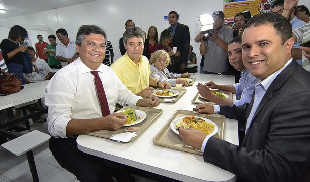 Governador Flávio Dino, secretário Neto Evangelista e prefeito Edivaldo Holanda Jr participaram da reinauguração de restaurante popular. Foto: Karlos Geromy/Secap