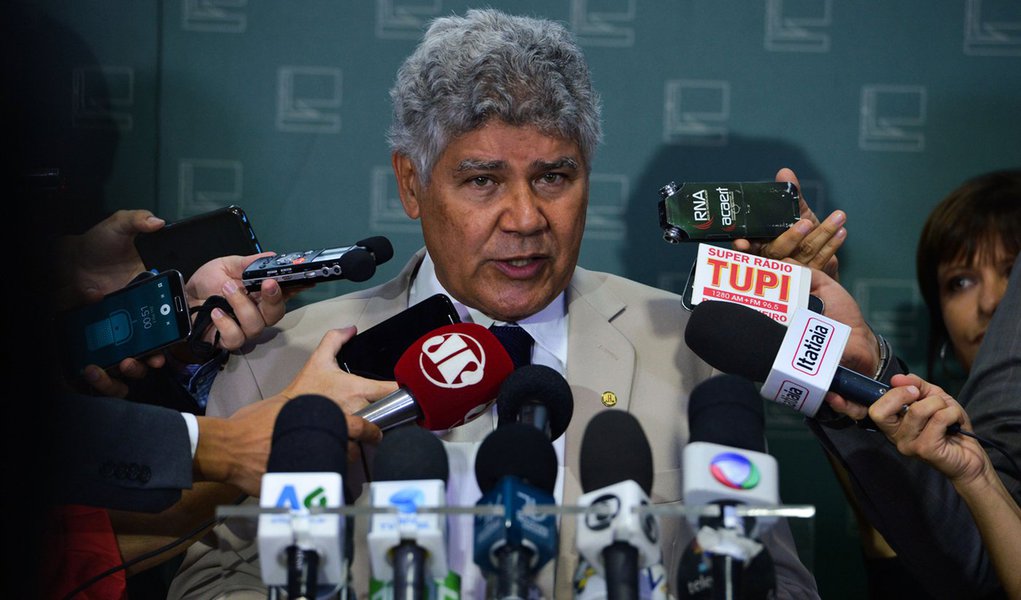 Bras�lia - Entrevista coletiva do deputado, Chico Alencar (Valter Campanato/Ag�ncia Brasil)