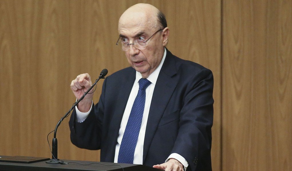 Brasília - O ministro da Fazenda, Henrique Meirelles participa da Cerimônia de transferência do cargo de presidente do Banco Central (Fabio Rodrigues Pozzebom/Agência Brasil)