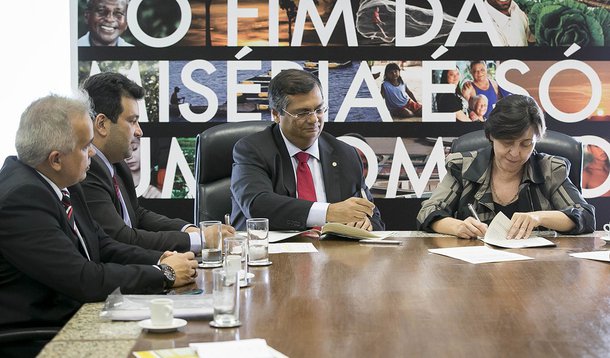 Brasilia/DF 03/05/2016, ministra Tereza Campello recebe Governador do Maranhao, Flavio Dino, ©Ubirajara Machado.