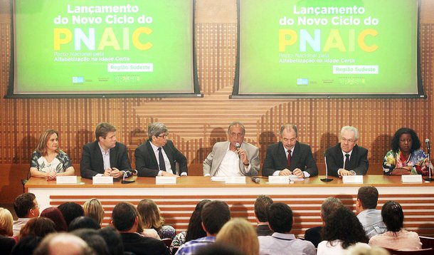 01/03/2016 - Governador Luiz Fernando Pezão e o ministro da Educação, Aloizio Mercadante, lançam o Programa Nacional de Alfabetização. Foto Marcelo Horn