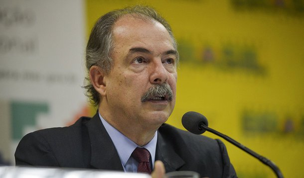 Brasília - O ministro da Educação, Aloizio Mercadante, participa do 1º Encontro Nacional dos Fóruns Permanentes de Educação, com o tema Direito à educação para sociedade democrática (JoséCruz/Agência Brasil)