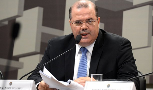 Brasília - O presidente do Banco Central, Alexandre Tombini, fala na Comissão de Assuntos Econômicos (CAE) do Senado, sobre as diretrizes e perspectivas da política monetária (Antonio Cruz/Agência Brasil)