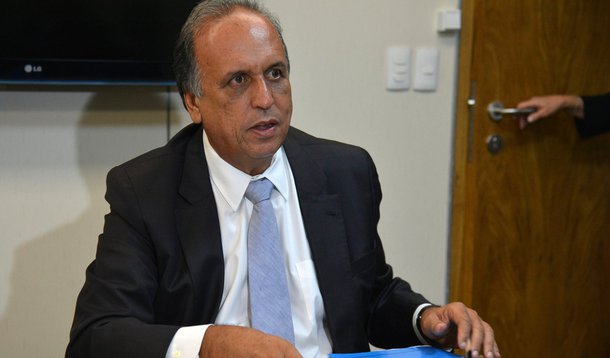 Bras�lia - O ministro da Fazenda, Nelson Barbosa re�ne-se com o Governador do Rio, Luiz Fernando Pez�o (Valter Campanato/Ag�ncia Brasil)