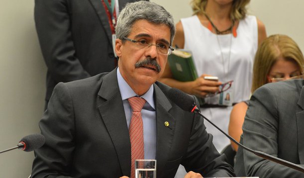 O deputado Luiz Sérgio (PT-RJ) foi eleito relator Comissão Parlamentar de Inquérito (CPI) destinada a investigar a prática de atos ilícitos na Petrobras, em reunião de instalação da comissão (Antonio Cruz/Agência Brasil)