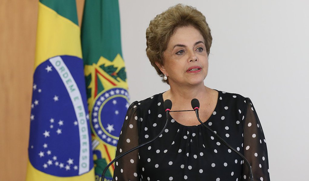 Brasília- DF 13-04-2016 Presidenta Dilma durante cerimônia de Assinatura de renovação de contrato de arrendamento entre a Secretaria Especial de Portos e o Terminal de Contêineres de Paranaguá Palácio do Planalto Foto Lula Marques/Agência PT