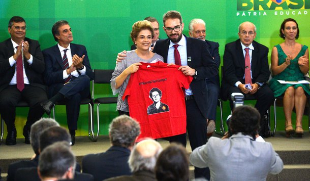 Brasília - Presidenta Dilma Rousseff durante encontro com juristas contrários ao impeachment, no Palácio do Planalto (José Cruz/Agência Brasil)