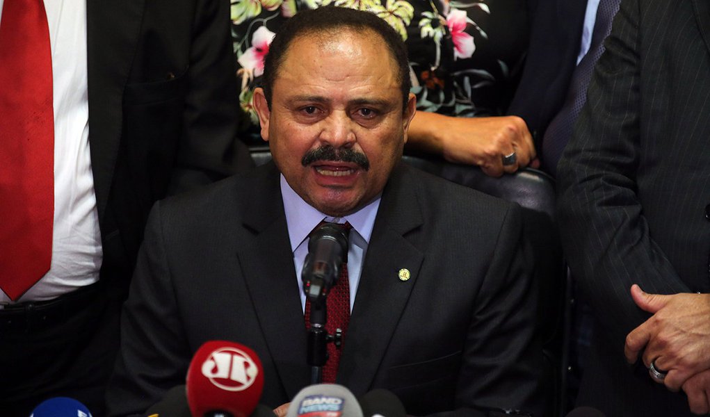 Brasília - Presidente interino da Câmara, Valdir Maranhão, durante pronunciamento na sala de reuniões da presidencia da Casa (Fabio Rodrigues Pozzebom/Agência Brasil)