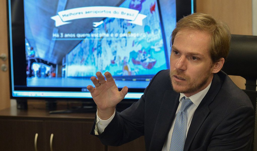 Brasília - O ministro da Aviação, Guilherme Ramalho, apresenta o resultado da Pesquisa Permanente de Satisfação do Passageiro referente ao 4º trimestre de 2015 (José Cruz/Agência Brasil)