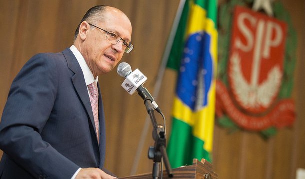 O Governador de São Paulo assinou a PLC 50/125 que institui a diária especial por jornada extraordinária de trabalho da Polícia Civil em evento realizado no salão dos despachos em São Paulo. São Paulo - 13/01/2016 - Foto: Eduardo Saraiva/A2IMG