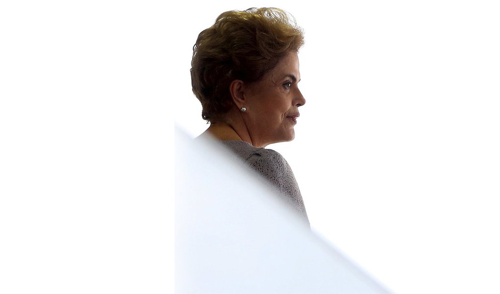 Presidente Dilma Rousseff chega para cerimônia no Palácio do Planalto 22/03/ 2016. REUTERS/Adriano Machado