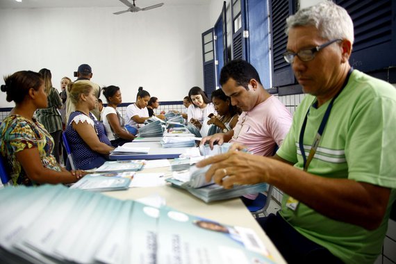 Atendimento da Caravana Bolsa Escola está sendo realizado na Escola Modelo durante este fim de semana. Foto: Handson Chagas/Secap
