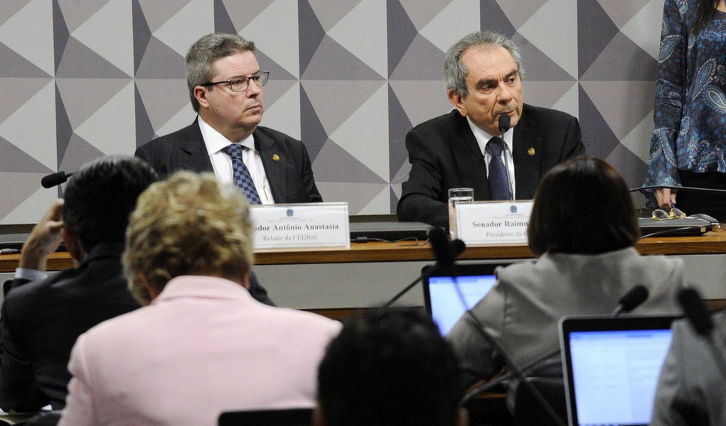 Comissão Especial do Impeachment 2016 (CEI2016) realiza reunião para apreciação de requerimentos. Mesa: relator da CEI2016, senador Antonio Anastasia (PSDB-MG); presidente da CEI2016, senador Raimundo Lira (PMDB-PB) Foto: Edilson Rodrigues/Agência Senado