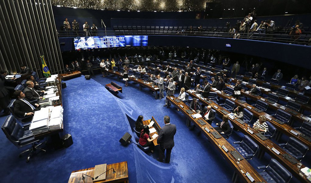 Brasília - Senado faz leitura da denúncia contra a presidente Dilma Rousseff por crime de responsabilidade (Fabio Rodrigues Pozzebom/Agência Brasil)