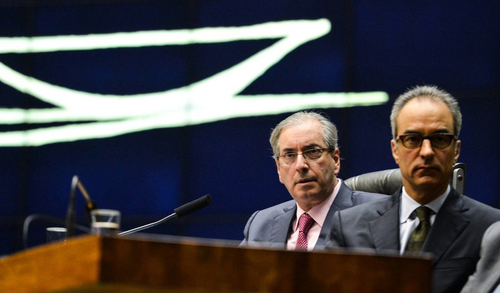 Brasília- DF- Brasil- 14/03/2015- O Presidente da câmara dos deputados, deputado Eduardo Cunha Preside a Sessão Solene em Homenagem aos 50 anos da Rede Globo, ao seu lado, João Roberto Marinho (Antonio Cruz/Agência Brasil)