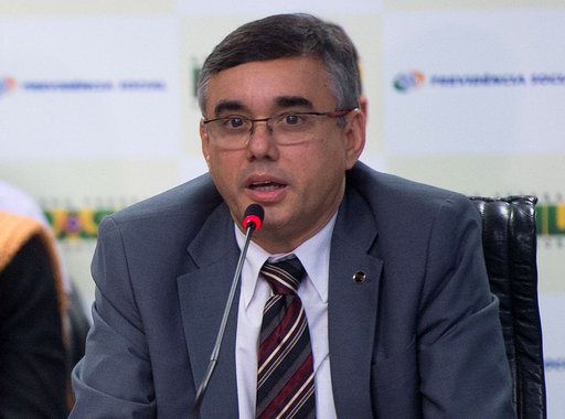 Secretário de Políticas Públicas de Emprego, Giovanni Queiroz, e o ministro interino do Trabalho, Francisco Ibiapina, durante lançamento do Painel de Monitoramento do Mercado de Trabalho (Marcelo Camargo/Agência Brasil)