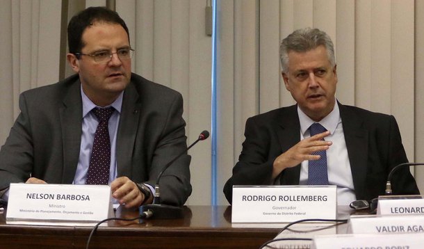 Esplanada dos Ministérios, Brasília, DF, Brasil, 29/7/2015 Foto: Andre Borges/Agência Brasília O governador Rodrigo Rollemberg participa de reunião com o ministro do Planejamento, Nelson Barborsa.