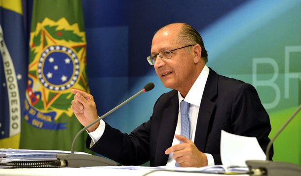 Brasília- DF- Brasil- 30/01/2015- O governador de São Paulo, Geraldo Alckmin concede entrevista acompanhado dos ministros, Aloizio Mercadante e Izabela Teixeira, após reunião com a presidenta Dilma Rousseff (José Cruz/Agência Brasil)