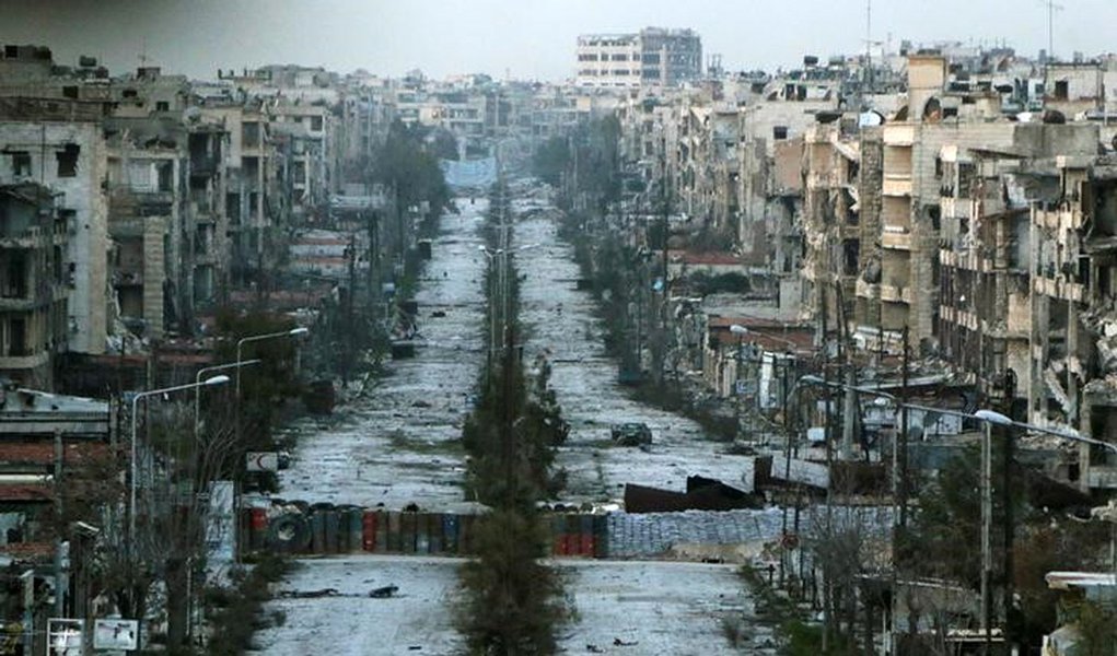 Prédios destruídos no distrito Saif al-Dawla, em Aleppo. 06/03/2015 REUTERS/Hosam Katan/File Photo