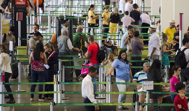 Brasília - Movimento no aeroporto de Brasília antes do feriado de Carnaval. (Marcelo Camargo/Agência Brasil)