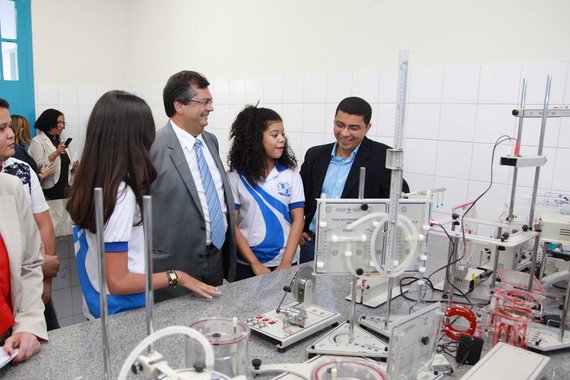 Governador Flávio Dino e secretário Bira do Pindaré em visita à escola que funcionava no antigo Colégio Marista e onde será inaugurado o Iema São Luís. Foto: Divulgação