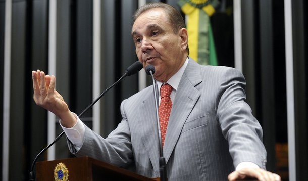 Senador Jos� Agripino Maia (DEM-RN) critica o governo por ter de desembolsar R$ 20 bilh�es nesse ano para manter o valor das tarifas de energia