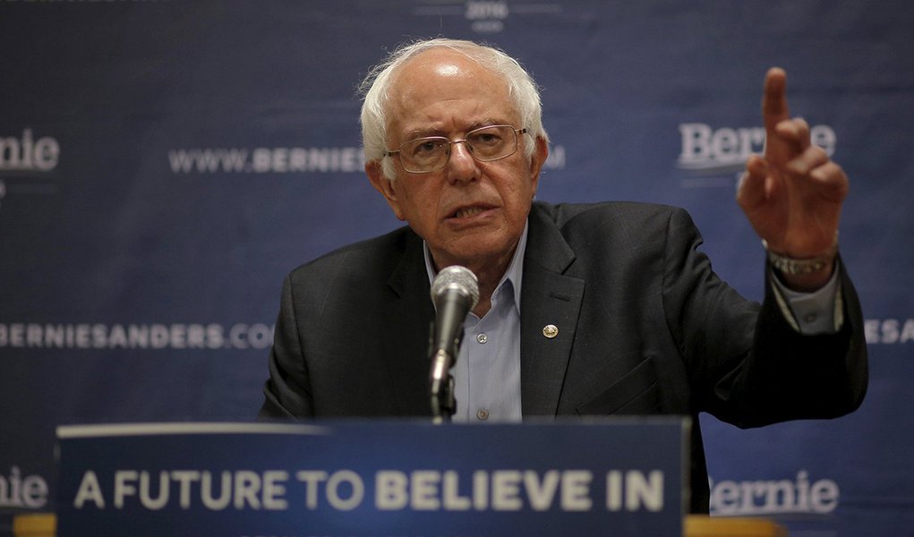 Pré-candidato democrata à presidência dos Estados Unidos Bernie Sanders. 11/04/2016 REUTERS/Brian Snyder