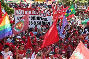 São Paulo 17/04/2016 Ato dos Movimentos Sociais em Defesa da Democracia , no Vale do Anhangabau. Foto Paulo Pinto/Agencia PT