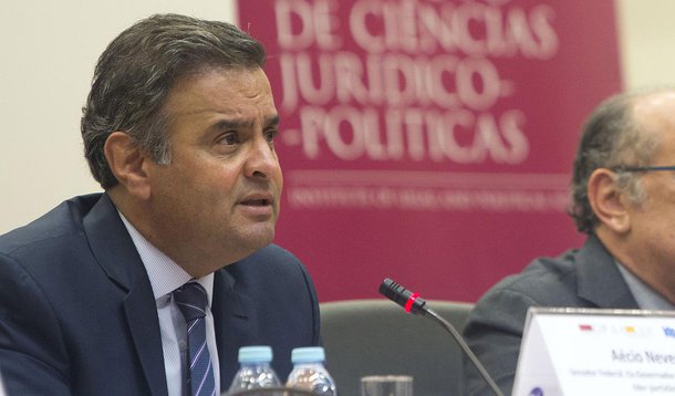 O senador Aécio Neves