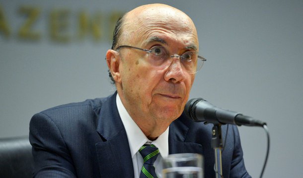 Bras�lia - O ministro da Fazenda, Henrique Meirelles anuncia durante entrevista a imprensa, o novo presidente do Banco Central, o economista Ilan Goldfajn (Jos� Cruz/Ag�ncia Brasil)