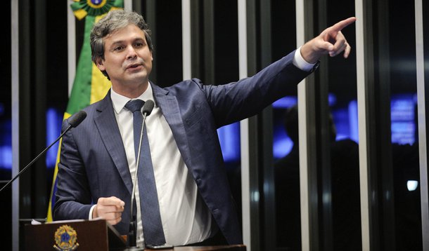 Plenário do Senado Federal durante sessão deliberativa extraordinária. À tribuna, senador Lindbergh Farias (PT-RJ) em discurso. Foto: Jefferson Rudy/Agência Senado