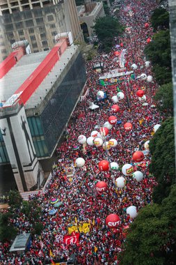 18/03/2016- São Paulo- SP, Brasil- Protestos em apoio ao governo Dilma Rousseff, na avenida Paulista. Foto: Paulo Pinto/ Agência PT