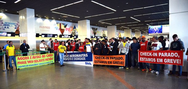 Brasília - Os aeronautas e aeroviários paralisam as atividades nesta quarta-feira (3), das 6h Às 8h, nos aeroportos de Congonhas, Guarulhos, Santos Dumont, Galeão, Viracopos, Porto Alegre, Florianópolis, Curitiba, Brasília, Salvador, Recife e Fortaleza