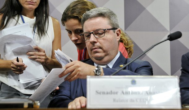 Comiss�o Especial do Impeachment 2016 (CEI2016) realiza reuni�o de instala��o e elei��o do presidente e do relator. � mesa, relator da CEI2016, senador Antonio Anastasia (PSDB-MG) Foto: Geraldo Magela/Ag�ncia Senado