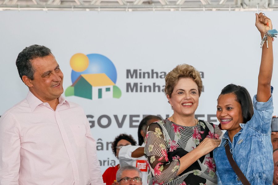 Salvador - BA, 26/04/2016. Presidenta Dilma Rousseff durante cerimônia de entrega de unidades habitacionais em Salvador/BA e entregas simultâneas em São Carlos/SP, em Pirassununga/SP, em Caucaia/CE e em Santa Maria/RS