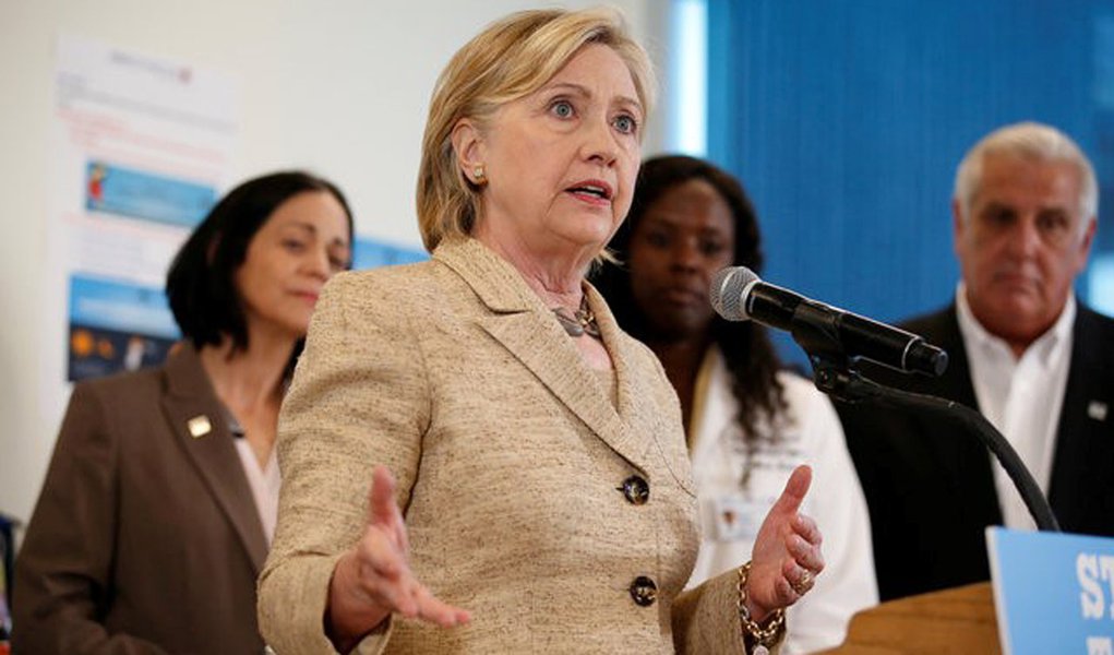 U.S. Democratic presidential nominee Hillary Clinton speaks about the Zika virus during a visit to Borinquen Health Care Center in Miami, Florida August 9, 2016. REUTERS/Chris Keane