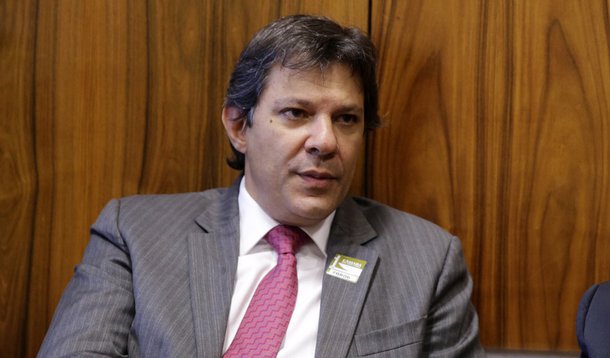 11/06/2015- Bras�lia- DF, Brasil- O prefeito de S�o Paulo, Fernando Haddad, � recebido pela lideran�a do PT na C�mara, dep. Sib� Machado (PT-AC) e vice-l�der, dep. Afonso Florence (PT-BA). Foto: Gustavo Bezerra/ Ag�ncia PT