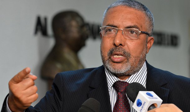 O senador Paulo Paim, durante audiência pública interativa para debater o racismo sofrido pelos os jogadores negros nos estádios (Antonio Cruz/Agência Brasil)
