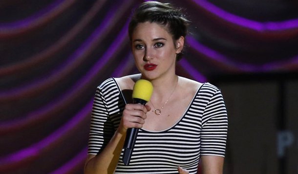 Actress Shailene Woodley accepts the MTV Trailblazer Award at the 2015 MTV Movie Awards in Los Angeles, California April 12, 2015. REUTERS/Mario Anzuoni