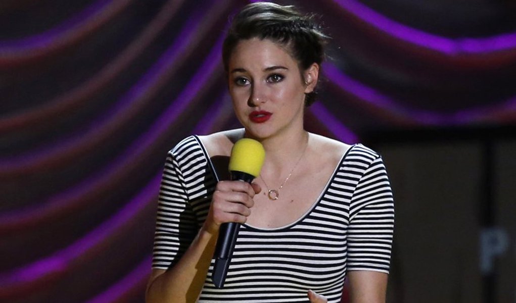 Actress Shailene Woodley accepts the MTV Trailblazer Award at the 2015 MTV Movie Awards in Los Angeles, California April 12, 2015. REUTERS/Mario Anzuoni