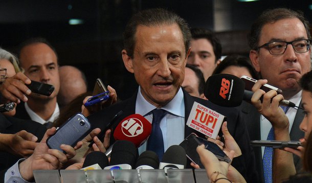 O presidente da Federação das Indústrias do Estado de São Paulo (Fiesp), Paulo Skaf, fala à imprensa depois de audiência com o presidente do Senado, Renan Calheiros, no Congresso Nacional (Antonio Cruz/Agência Brasil)