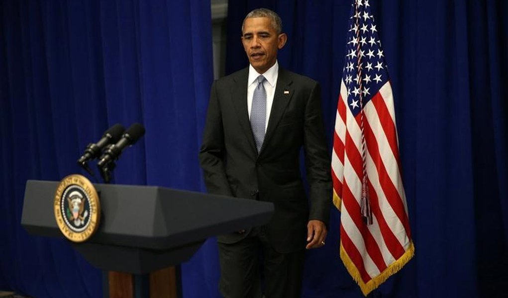 U.S. President Barack Obama walks to the lectern to speak about last Saturday's bombing in Manhattan's Chelsea neighborhood in New York September 19, 2016. REUTERS/Kevin Lamarque