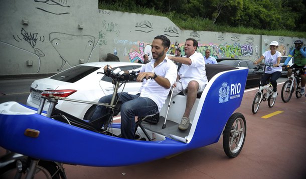 Rio de Janeiro - O prefeito do Rio, Eduardo Paes passeia em triciclo pela Ciclovia Tim Maia no dia de sua inauguração, a via conta com 3,9 km e liga o Leblon a São Conrado (Tomaz Silva/Agência Brasil)