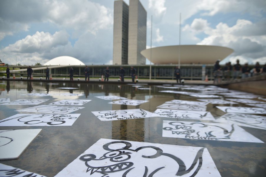 Brasília - O Movimento Vem Pra Rua realiza manifestações em todo o país. O ato é em apoio à Operação Lava Jato e contra a corrupção e a forma de se fazer política no Brasil (Marcello Casal Jr/Agência Brasil)