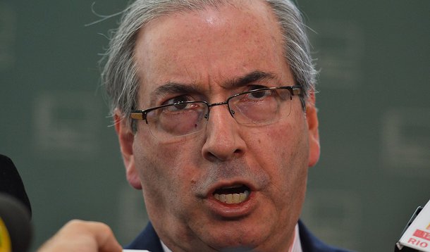 O presidente da Câmara dos Deputados, Eduardo Cunha fala com a imprensa sobre as análises do Impeachment da presidente Dilma (Antonio Cruz/Agência Brasil)