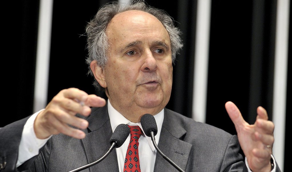 Plenário do Senado Federal durante sessão não deliberativa ordinária. Em discurso, senador Cristovam Buarque (PDT-DF). Foto: Waldemir Barreto/Agência Senado