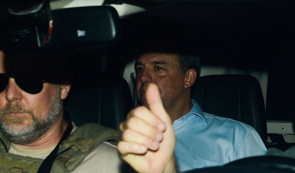 Rio de Janeiro - O ex-governador do Rio de Janeiro Sérgio Cabral é levado preso na operação Lava Jato em viatura da Polícia Federal na sede na Praça Mauá (Fernando Frazão/Agência Brasil)