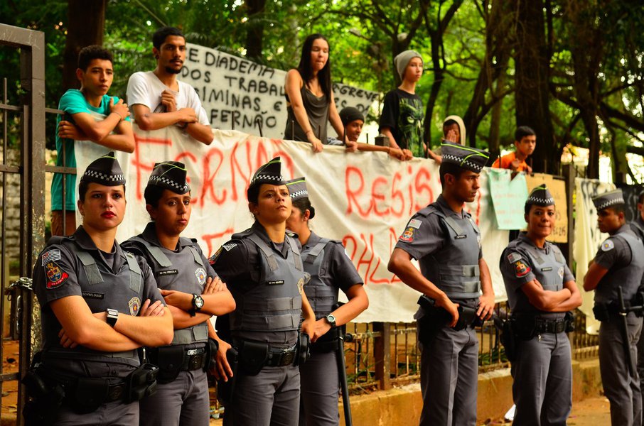 São Paulo - Ocupação por estudantes da Escola Estadual Fernão Dias Paes, em Pinheiros, contra a reorganização das instituições de ensino proposta pela Secretaria Estadual de Educação (Rovena Rosa/Agência Brasil)