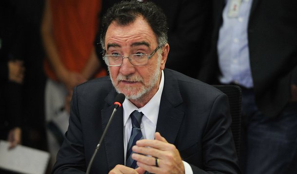 O ministro do Desenvolvimento Agrário, Patrus Ananias, apresenta o balanço do Cadastro Ambiental Rural (José Cruz/Agência Brasil)