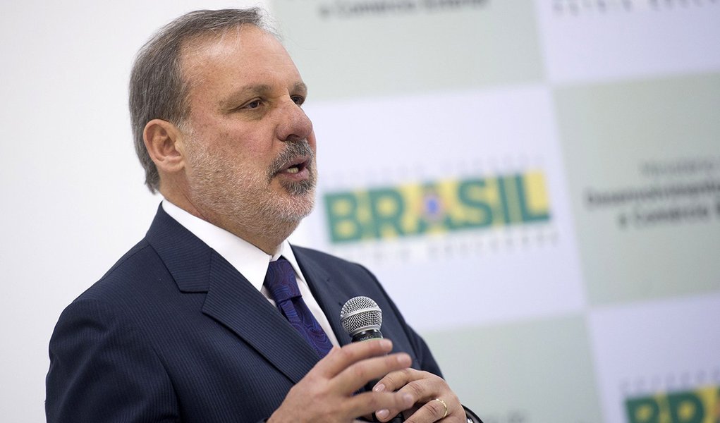 O Ministro do Desenvolvimento, Indústria e Comércio Exterior, Armando Monteiro, durante abertura de workshop para debater a nova política industrial do país até 2018 ( Marcelo Camargo/Agência Brasil)